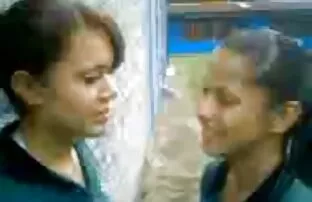 XXX Cho mọc sừng SỮA. Gangbanged qua hai trong số sex han quoc xxx cô ấy chồng bạn bè