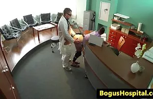 XXX Brunette thổi anh ấy phim xxx hàn vòi nước